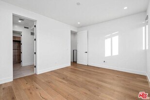 5943 Pickford St in Los Angeles, CA - Building Photo