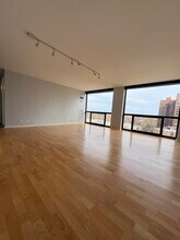 4343 N Clarendon Ave, Unit 1004 in Chicago, IL - Foto de edificio - Building Photo