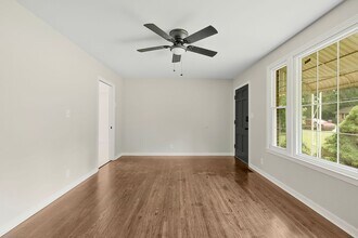 1347 Gibson Dr in Clarksville, TN - Building Photo - Building Photo