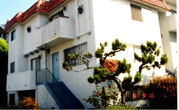 1550 S Bundy Dr in Los Angeles, CA - Foto de edificio