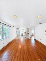 104 Rowayton Ave in Norwalk, CT - Building Photo