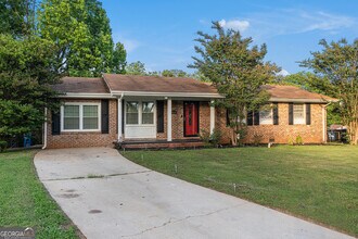 2958 Holcomb Ct in East Point, GA - Building Photo - Building Photo