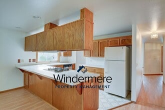 1188 NE Riksen Way in Oak Harbor, WA - Building Photo - Building Photo