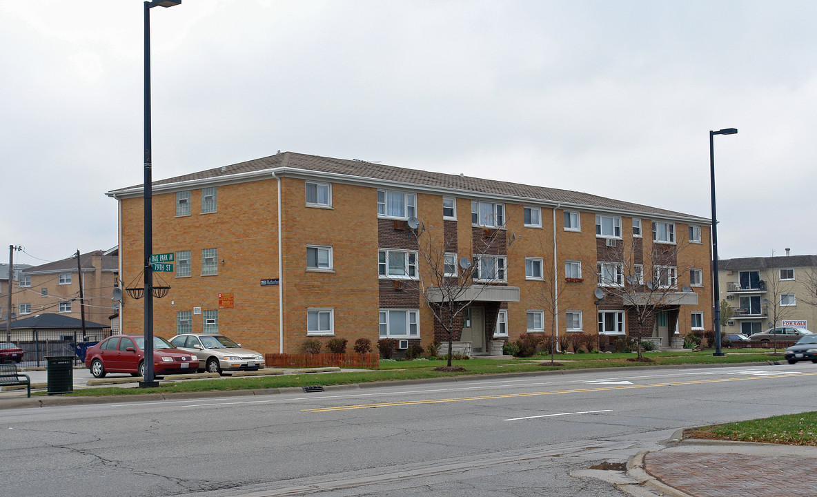 7858 S Rutherford Ave in Burbank, IL - Building Photo