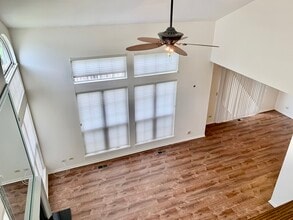 610 Sturnbridge Ln in Schaumburg, IL - Building Photo - Building Photo