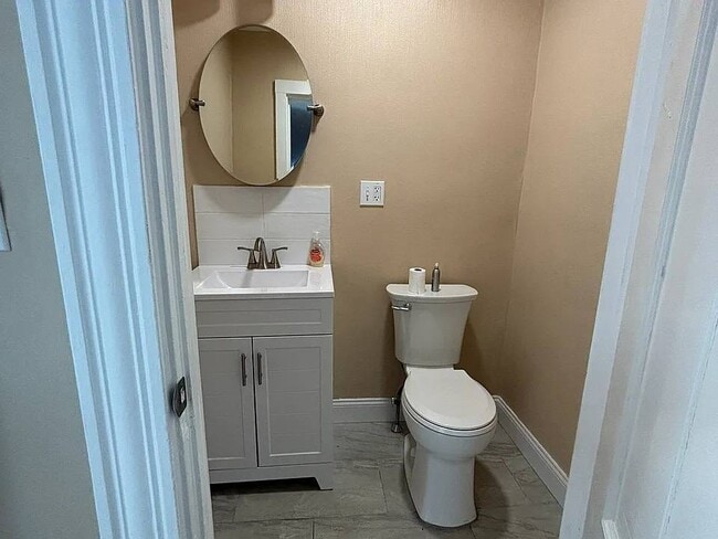 29 Webster St, Unit Spacious 3bdrm in Framingham, MA - Building Photo - Building Photo