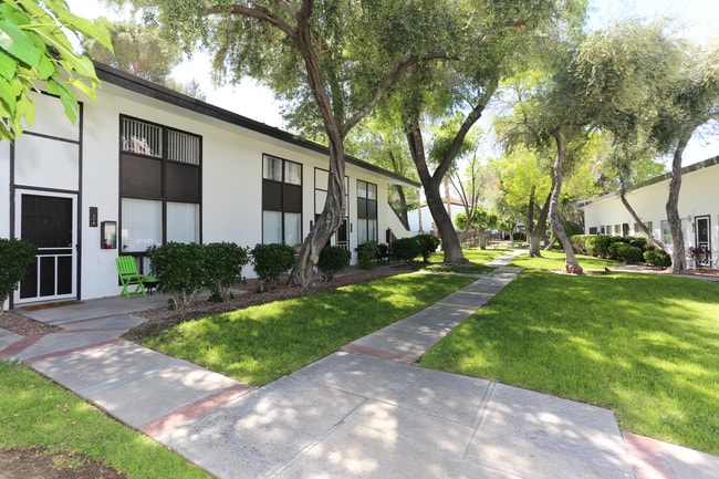 The Diplomat Apartments in Las Vegas, NV - Building Photo - Building Photo