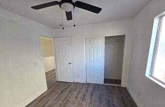 5117 S 15th Pl in Phoenix, AZ - Foto de edificio - Building Photo