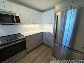 1079 Commonwealth Ave in Boston, MA - Building Photo