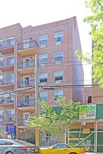 138-06 35th Ave in Flushing, NY - Foto de edificio - Building Photo