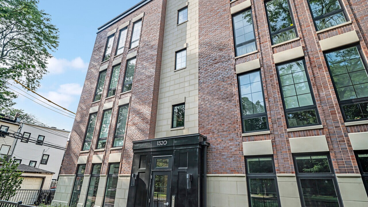 1320 W Lexington St in Chicago, IL - Building Photo