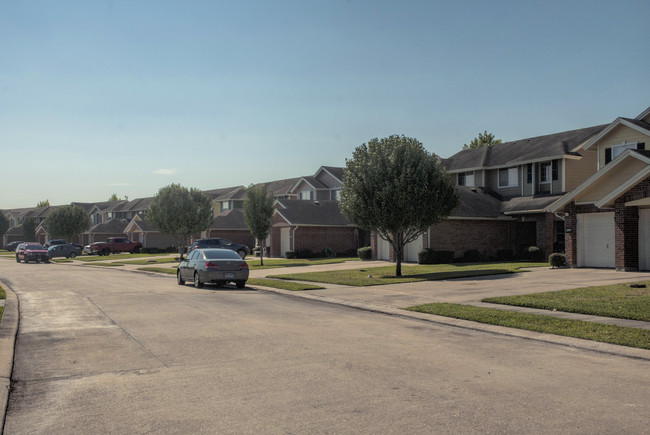 Coronado Townhomes in League City, TX - Building Photo - Building Photo