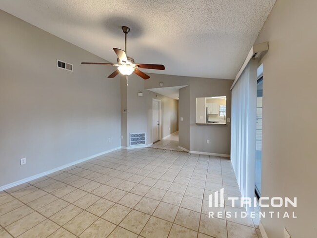 10827 Claymont Dr in New Port Richey, FL - Building Photo - Building Photo