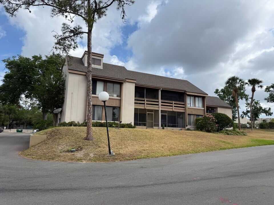 200 Orienta Point St in Altamonte Springs, FL - Building Photo