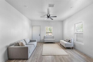 3018 Crossman Ave in Dallas, TX - Building Photo