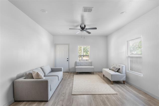 3018 Crossman Ave in Dallas, TX - Building Photo