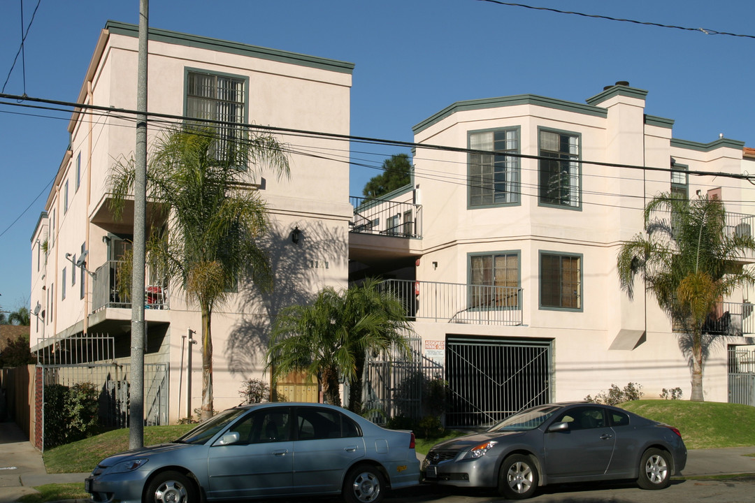 1121 Roswell Ave in Long Beach, CA - Foto de edificio