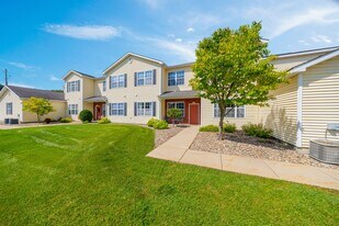 Cascade Shores Townhomes + Flats in Rochester, MN - Building Photo