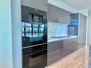 1451 Brickell Ave, Unit 4501 in Miami, FL - Building Photo - Building Photo