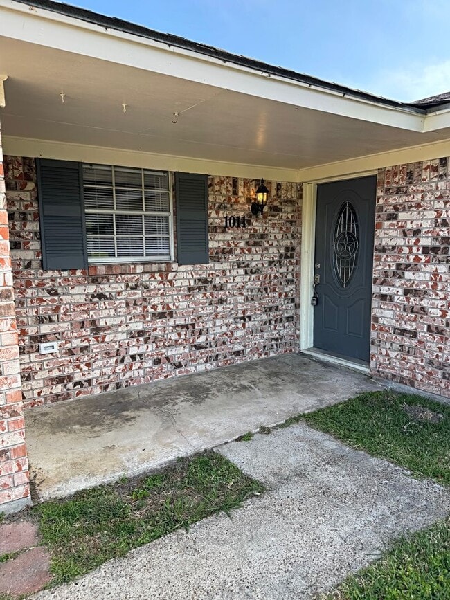 1011 Gene Dr in Lumberton, TX - Building Photo - Building Photo