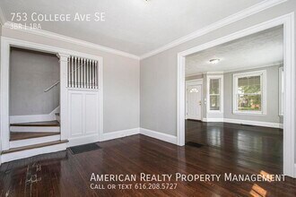 753 College Ave SE in Grand Rapids, MI - Building Photo - Building Photo