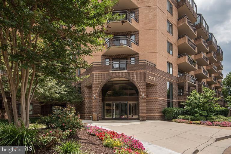 2111 Wisconsin Ave NW in Washington, DC - Building Photo