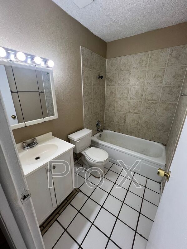 1038 W Hendrix St in Rogers, AR - Building Photo - Building Photo