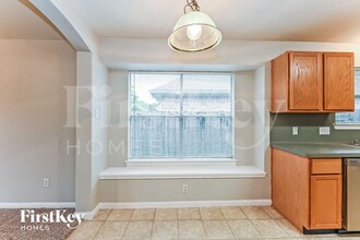 6739 Renata Cir in Houston, TX - Foto de edificio - Building Photo