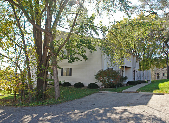 Echo Lake Apartments in Burlington, WI - Building Photo - Building Photo