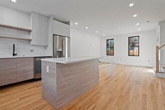 3 Pulaski Ave in Boston, MA - Building Photo - Building Photo
