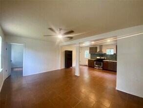 5413 Manor Rd in Austin, TX - Building Photo - Building Photo