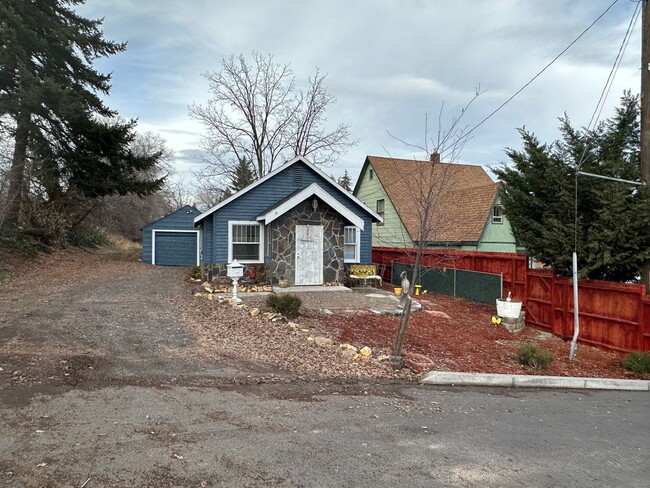 227 Upham St in Klamath Falls, OR - Building Photo - Building Photo