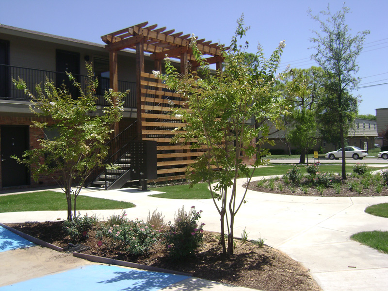 Charlotte Place Apartments in Denton, TX - Building Photo