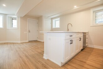 2230 W Wilson Ave in Chicago, IL - Building Photo - Building Photo