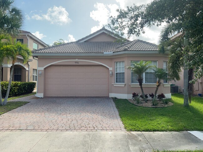property at 996 NW Leonardo Cir
