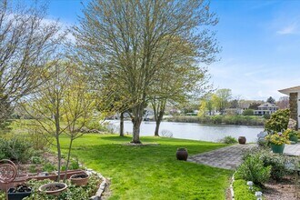 28 Palmer Neck Rd in Stonington, CT - Foto de edificio - Building Photo