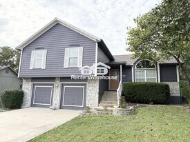 13310 Crystal Ave in Grandview, MO - Building Photo