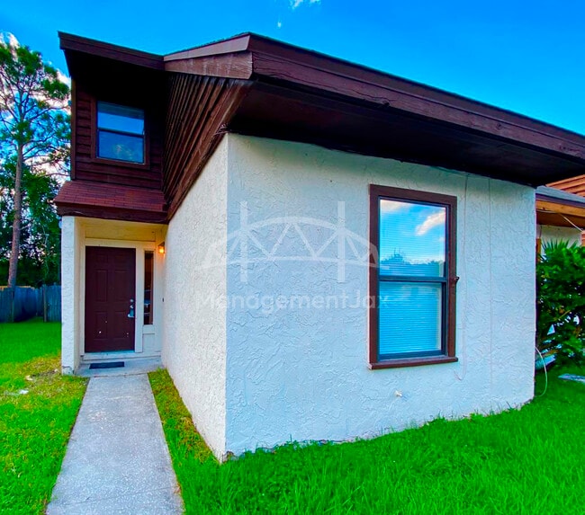 property at 7621 Melissa Ct N