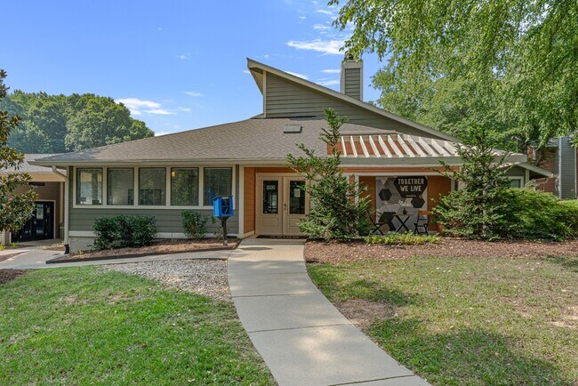 The Retreat at Lake Johnson Apartments in Raleigh, NC - Building Photo - Building Photo