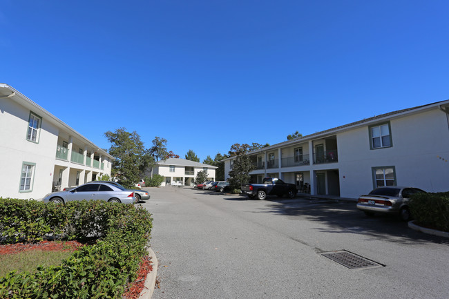 Savannah Landings in Spring Hill, FL - Foto de edificio - Building Photo