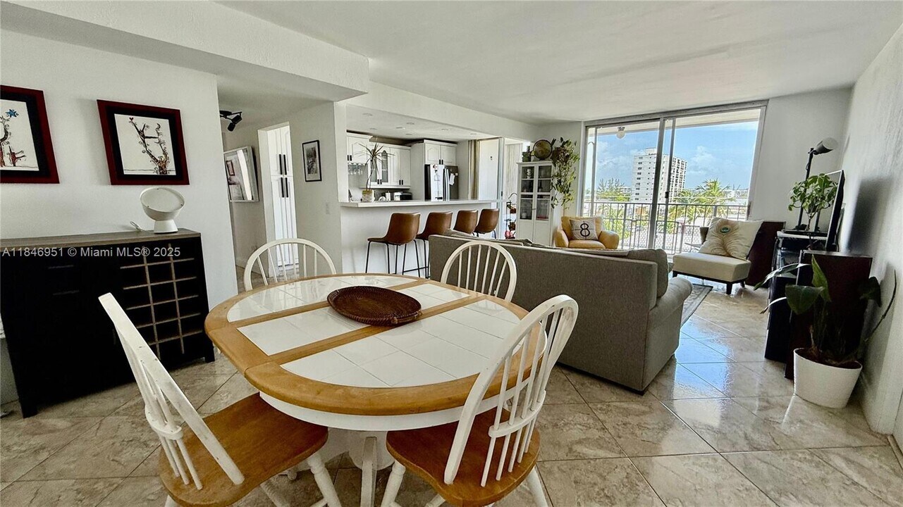 7601 Byron Ave, Unit 5A in Miami, FL - Building Photo