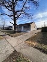 8 Briarcliff Dr in Granite City, IL - Building Photo