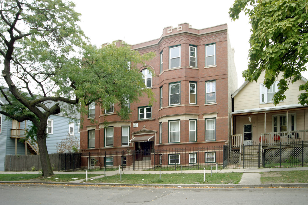 Humboldt Park Apartments in Chicago, IL - Building Photo