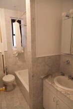 25 W 68th St in New York, NY - Building Photo - Building Photo