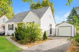 2468 McGuffey Rd in Columbus, OH - Building Photo