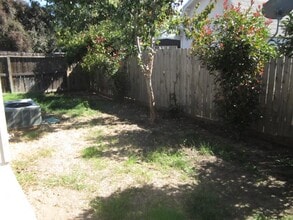 101 Cottonwood Dr in Eagle Point, OR - Building Photo - Building Photo