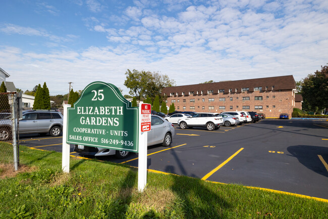 Elizabeth Gardens Corp. in Farmingdale, NY - Building Photo - Building Photo