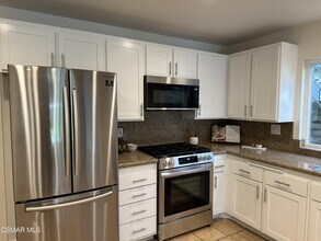 5962 E Oak Meadow Pl in Oak Park, CA - Building Photo - Building Photo