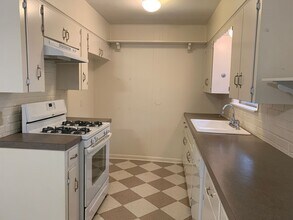 2007 Burbank St in Austin, TX - Building Photo - Building Photo