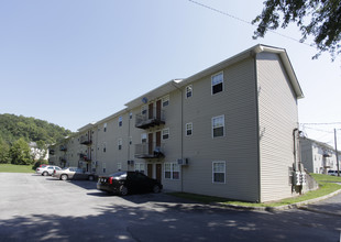 Greenview Apartments in Powell, TN - Building Photo - Building Photo